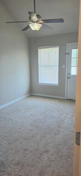 Building Photo - 1701 Brokenshoe Dr