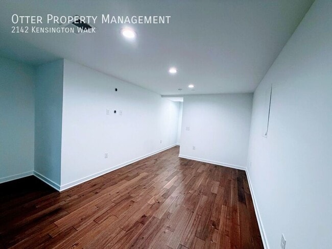 Building Photo - 2142 Kensington Walk