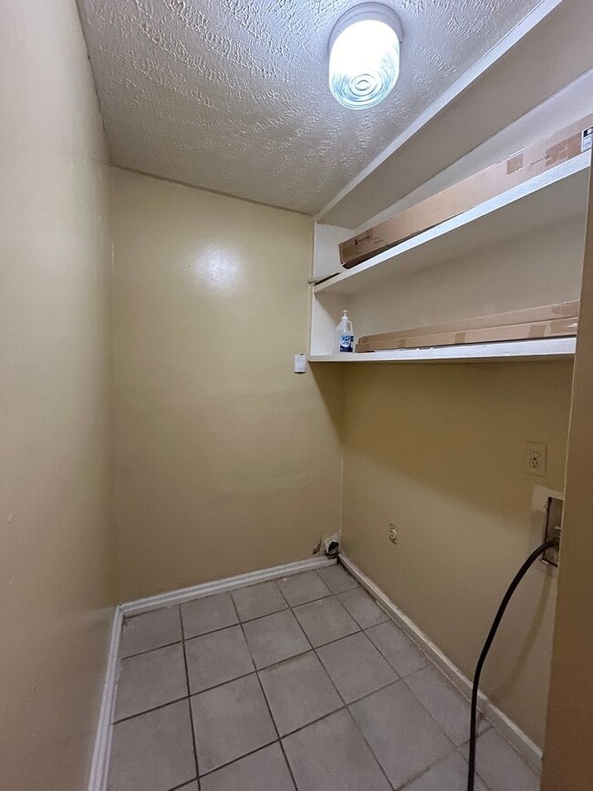 Building Photo - 1520 Cedar Pine Dr