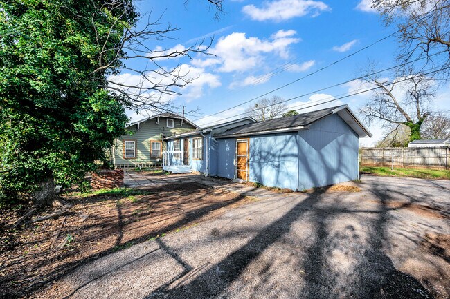 Building Photo - 415 19th St N