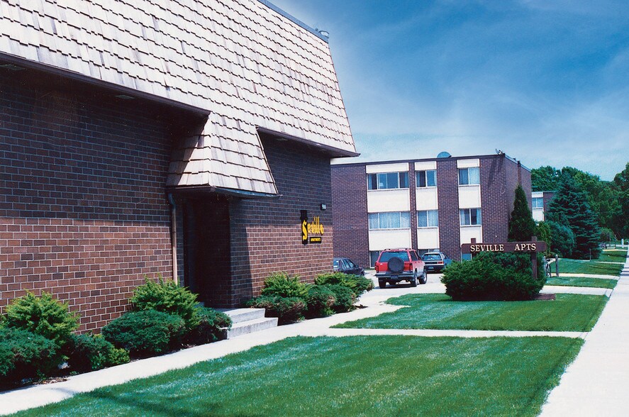 Seville Apts 900 W Benton St Iowa City IA 52246 Apartment Finder