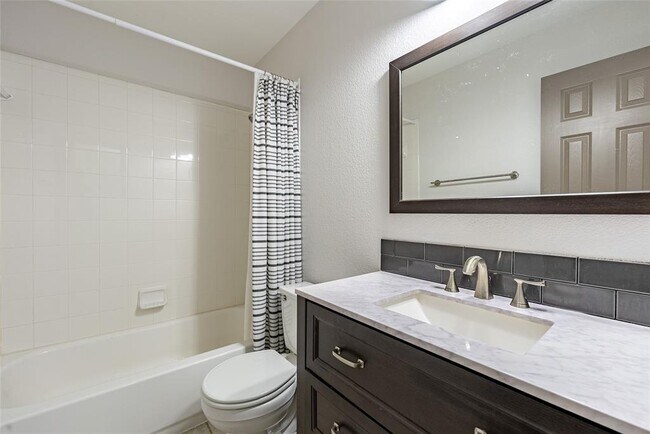Building Photo - 605 Arrowood Pl