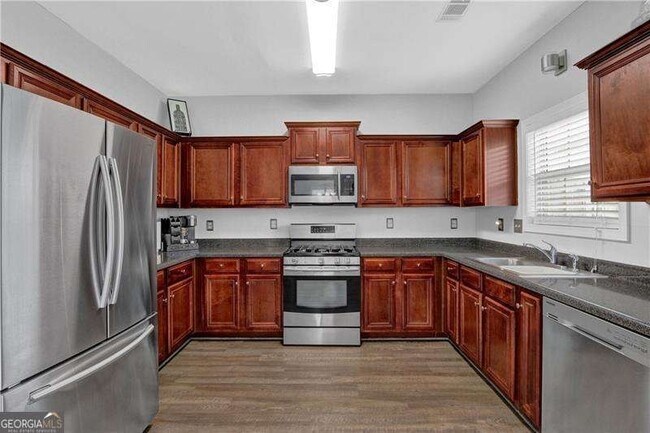 Building Photo - 2145 Waterford Park Dr