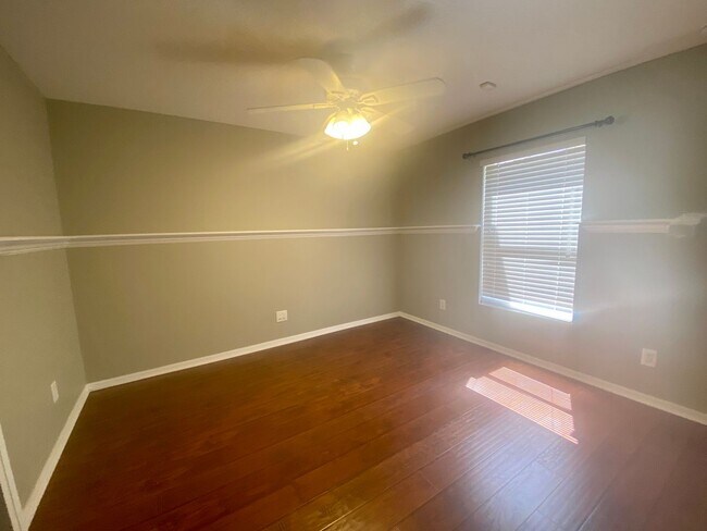 Building Photo - 5 BEDROOM HOUSE WITH PRIVATE POOL AND LAKE...