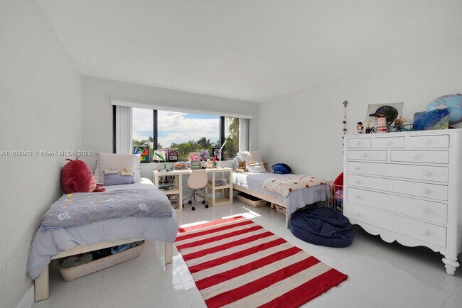 Building Photo - 650 Ocean Dr