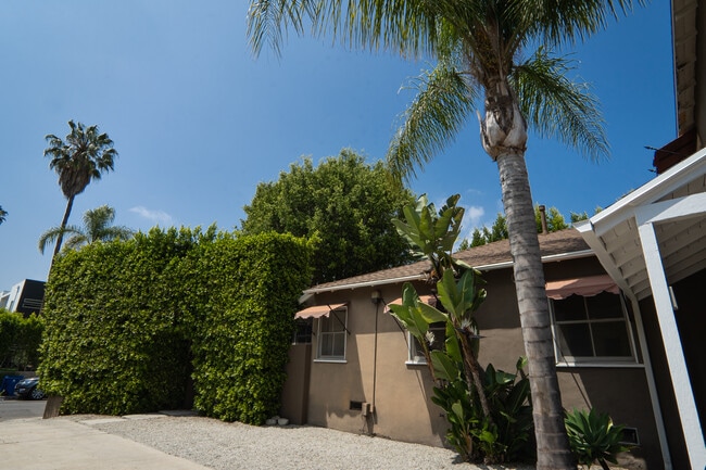 Building Photo - 638 N Gardner St