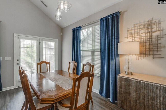 Building Photo - 1453 Ardennes Dr