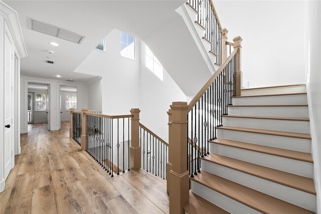 Building Photo - 218 NE 15th Ave