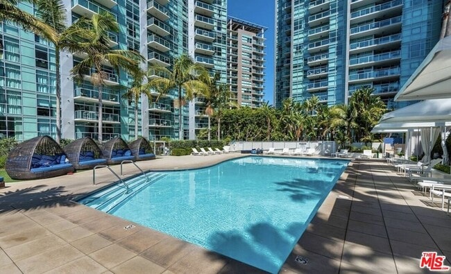 Building Photo - 13700 Marina Pointe Dr