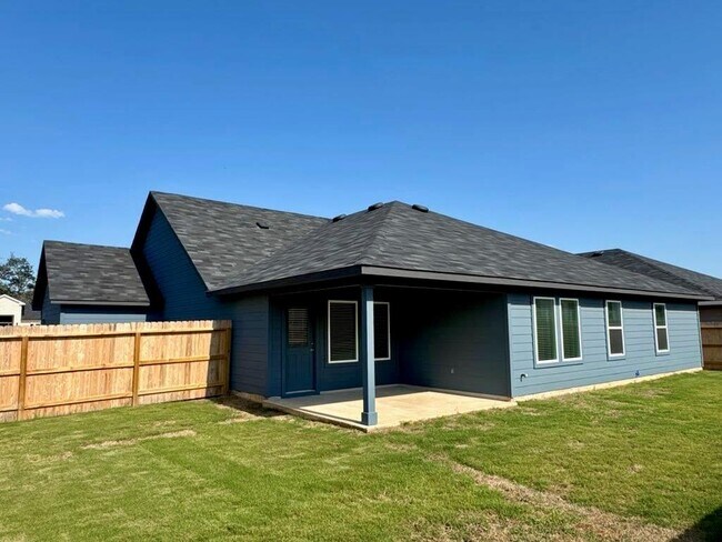 Building Photo - 646 Grace Ln