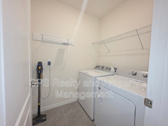 Building Photo - 33409 Country House Dr