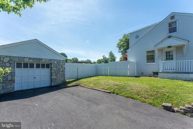 Building Photo - 75 Reeder Ave