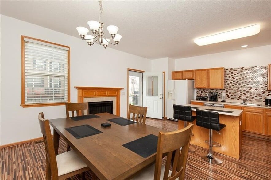 Building Photo - 1012 NE Kamies Ln