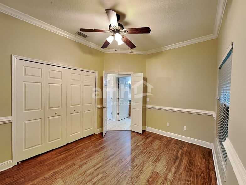 Building Photo - 883 Moonluster Dr