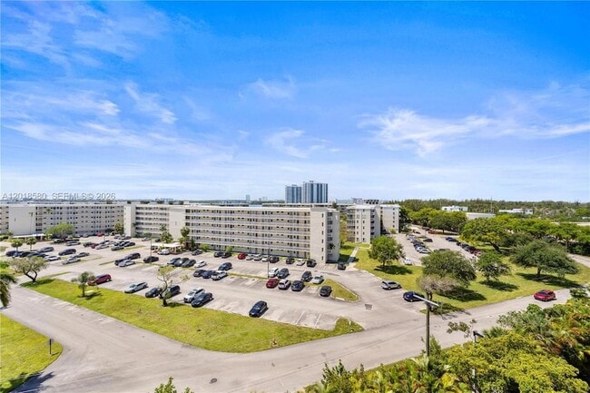 Building Photo - 18011 Biscayne Blvd