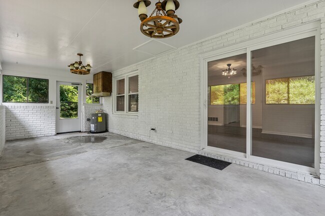 Building Photo - 4003 Rockbridge Rd