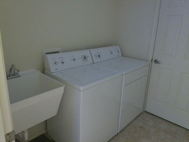 Building Photo - Winter Rental Available October-April 2026