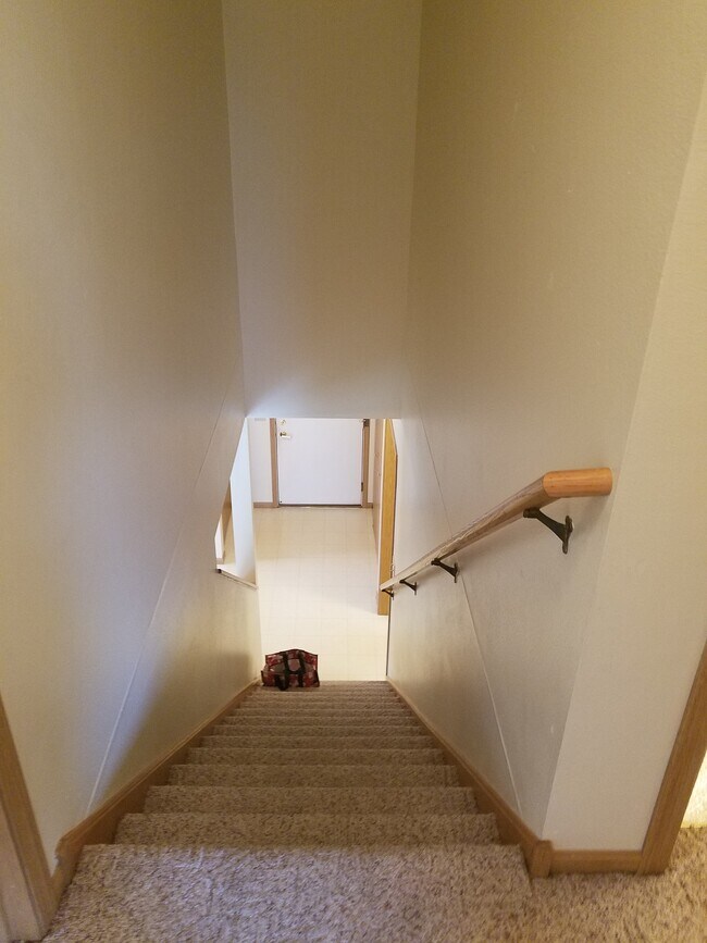 Building Photo - 233 Birch St N