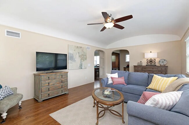 Building Photo - Canyon Home with Views and Solar