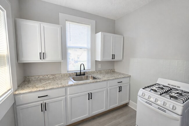 Building Photo - Remodeled two bedroom gem!