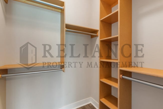 Building Photo - 914 W Onewood Pl