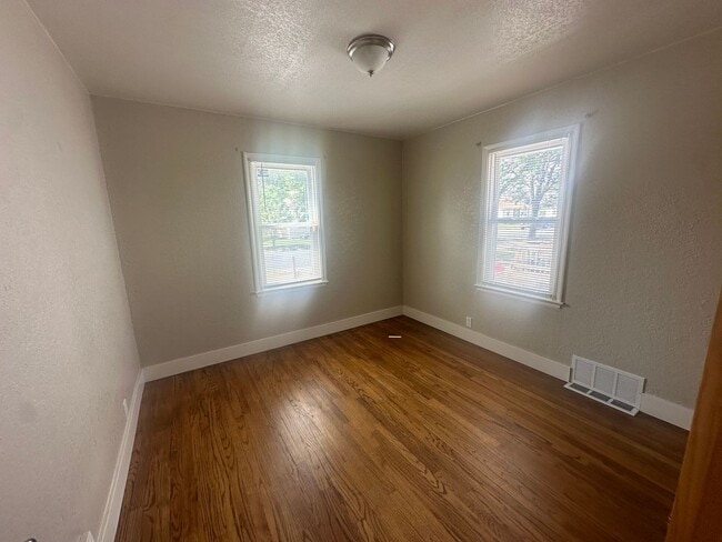 Building Photo - Ready Middle of January! Two bedrooms, one quarter bathroom home, pet friendly, central air!