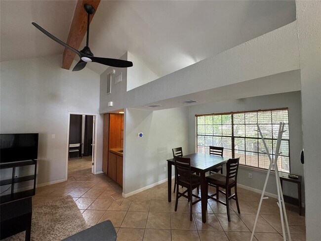 Building Photo - 7122 Wood Hollow Dr