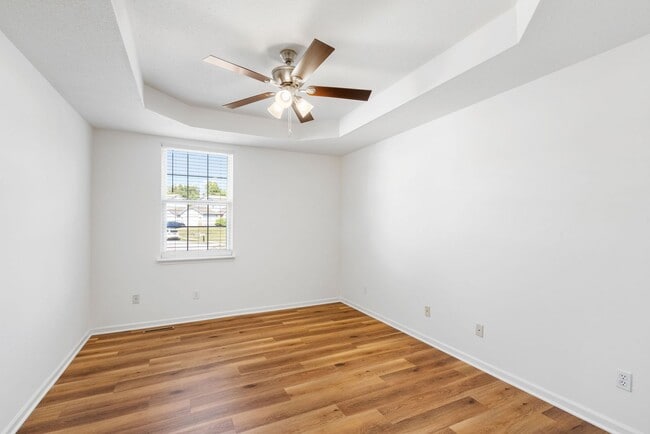 Building Photo - 5013-5015-5015 Betty Jean Way