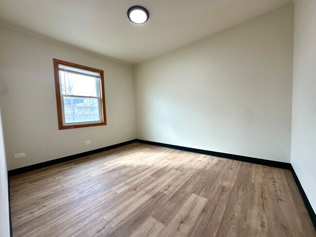 Building Photo - 3313-3315 Pompon Street