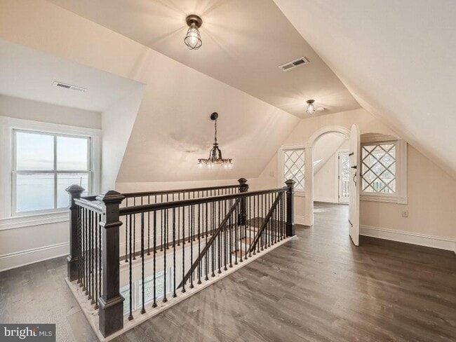 Building Photo - 2100 Rosalie Ave