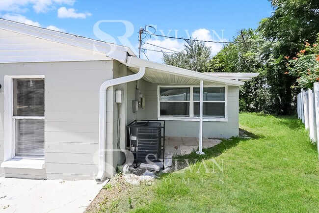 Building Photo - The living is easy in this 3 bedroom, 1 bathroom home