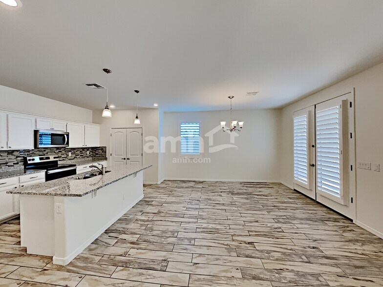Building Photo - 16657 W Jenan Dr