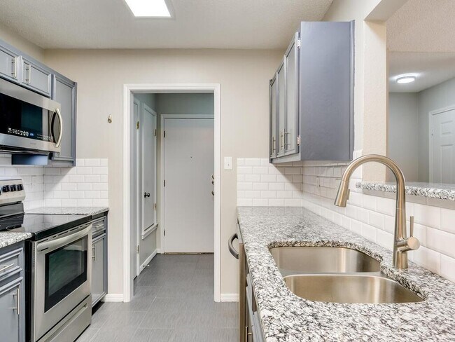 Building Photo - 208 Tamara Dr