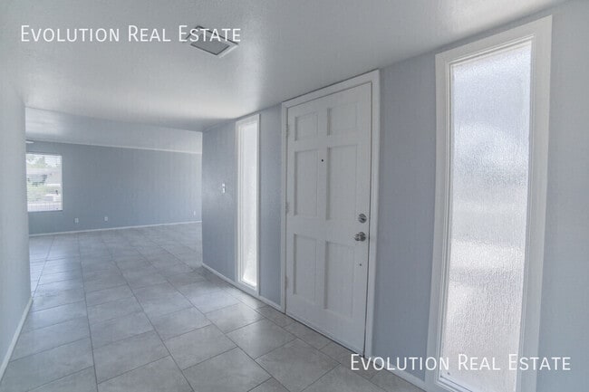 Building Photo - 2110 S Shannon Dr