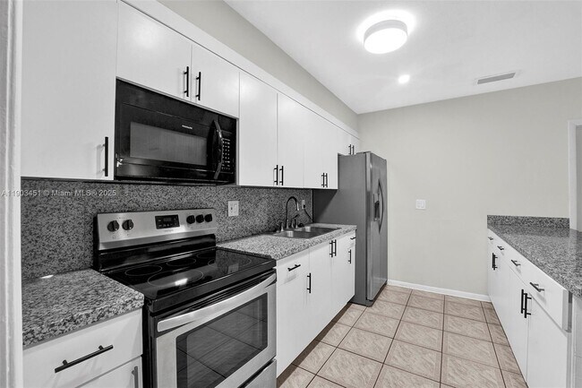 Building Photo - 12193 SW 82nd Ave