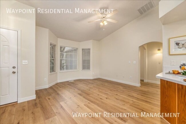 Building Photo - 1095 N Marsh Hawk Pl