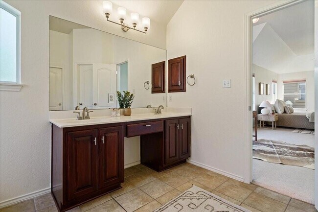 Building Photo - 5128 Bluestar Dr