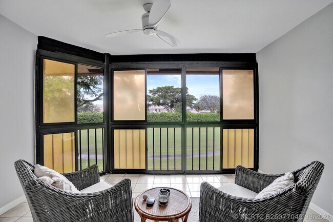 Building Photo - 5355 10th Fairway Dr