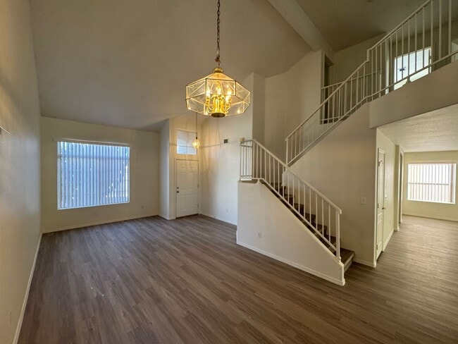 Building Photo - Chandler Home 3 bed - 2 1/2 bath with Loft...