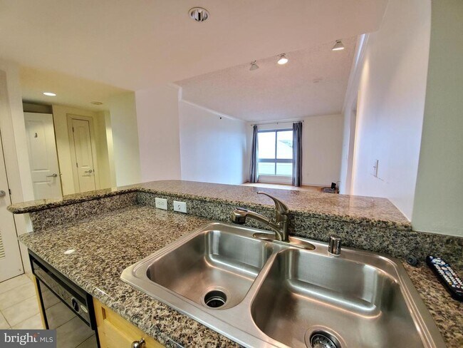 Building Photo - 777 7th St NW