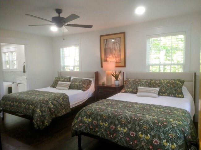 Building Photo - 63 Redwood Ln