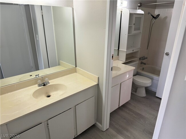 Building Photo - 2158 E Desert Inn Rd