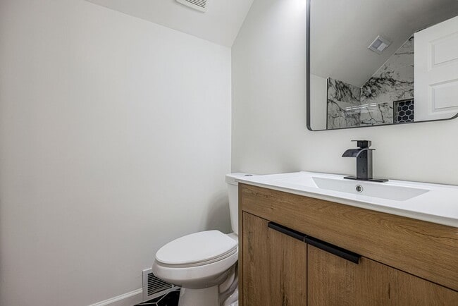 Building Photo - 3869 Cedar Path Dr