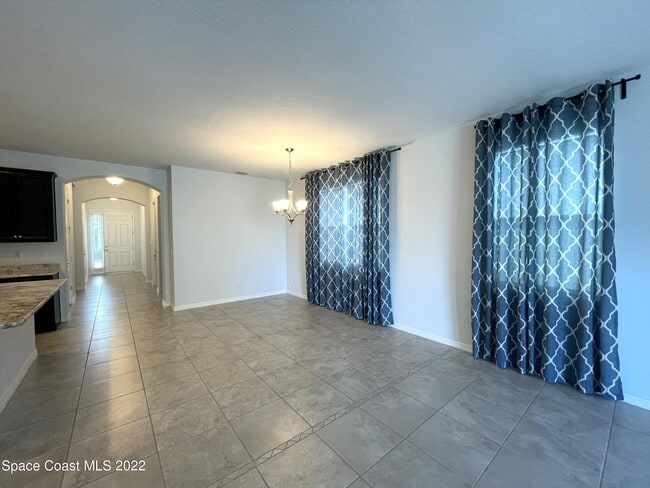 Building Photo - 2881 Casterton Dr