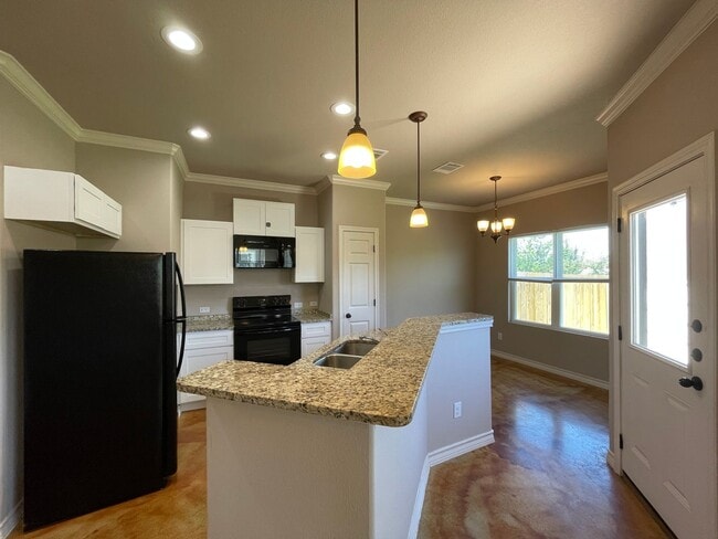 Building Photo - Town home for rent