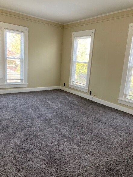 Building Photo - 256 W Sugartree St