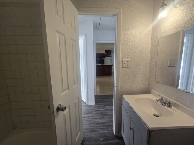 Building Photo - 7518 Hummingbird Ln