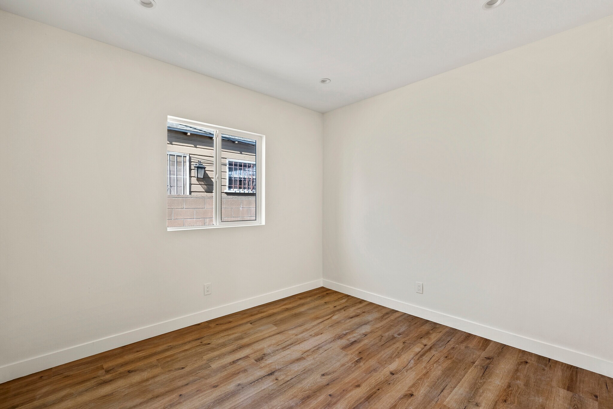 Building Photo - 3043 S Bronson Ave