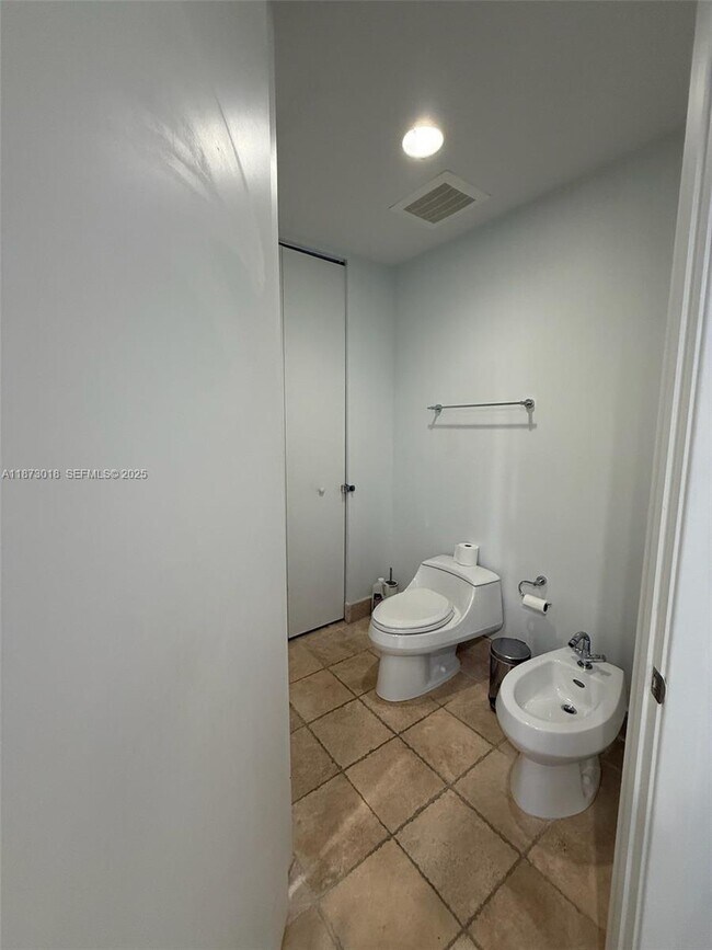 Building Photo - 18201 Collins Ave