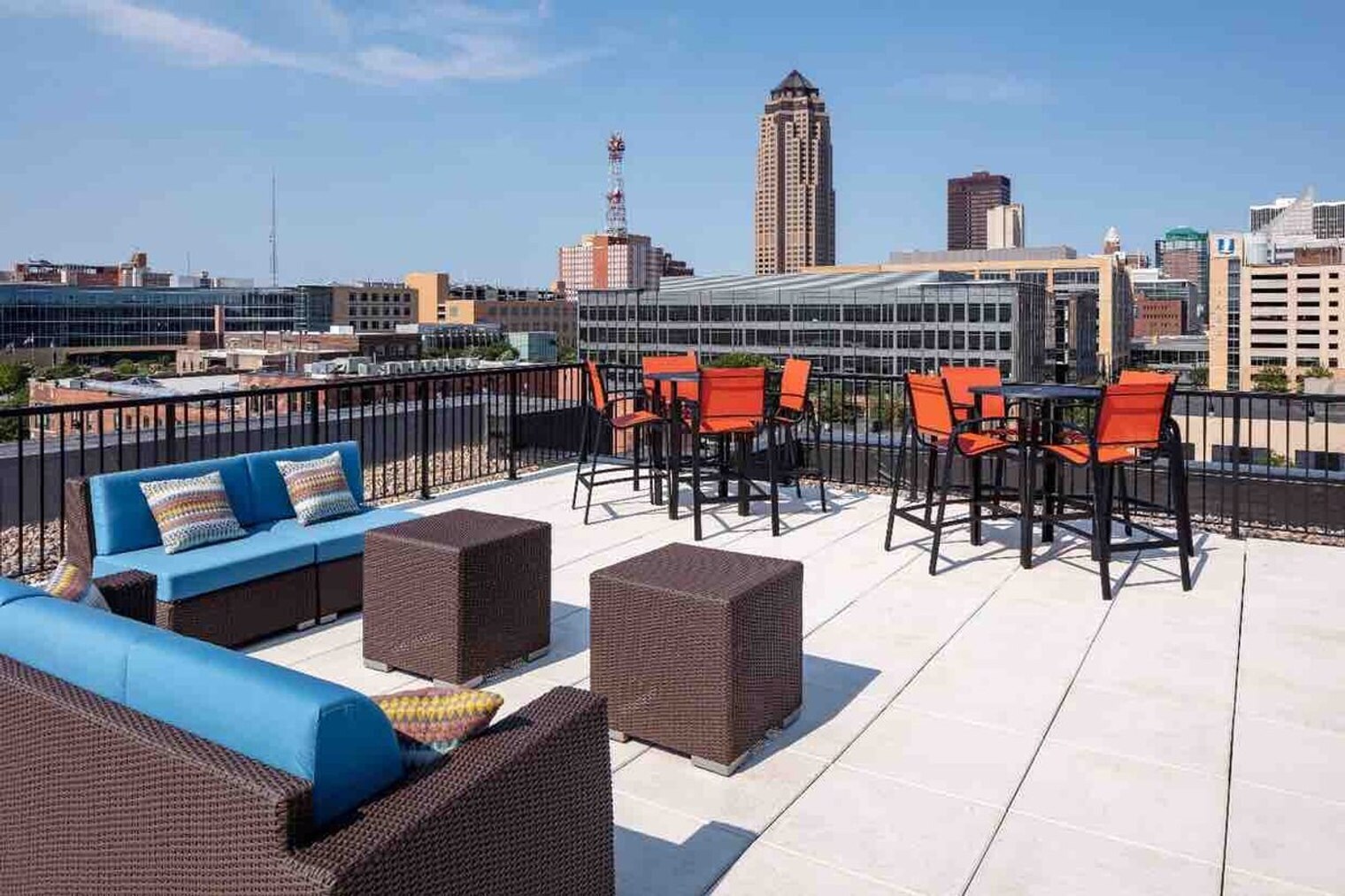 Building Photo - 1400 E Walnut St